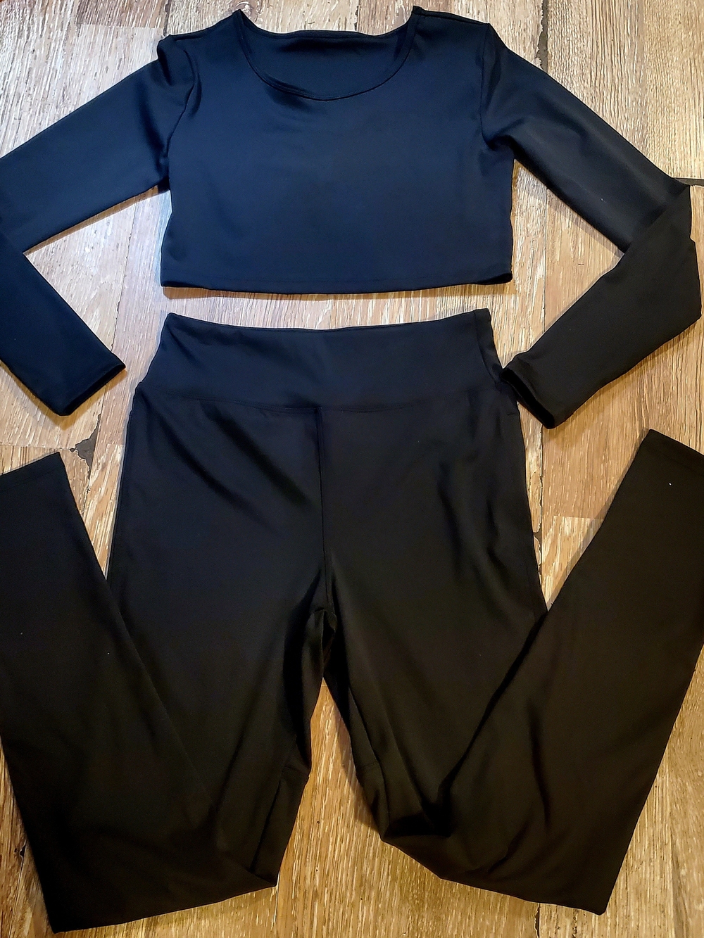High-Waist Black Leggings with Long-Sleeve Crop Top Set